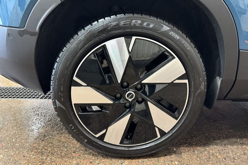Volvo EX40 bild 16
