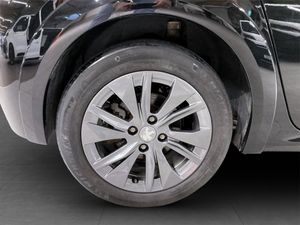 Peugeot e-208 bild 13