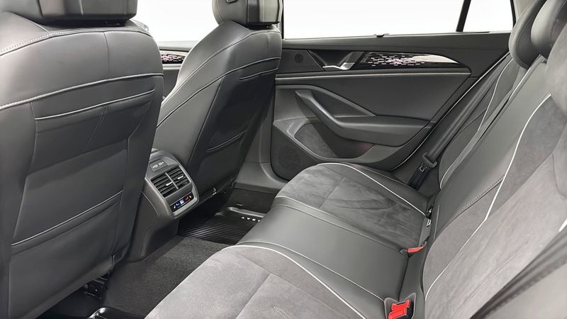 Volkswagen Passat bild 11