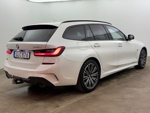 BMW 330 bild 6