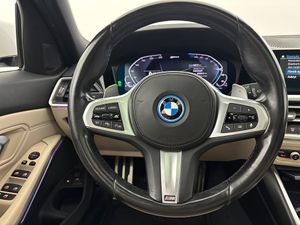 BMW 330 bild 16