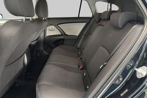 Toyota Avensis bild 9