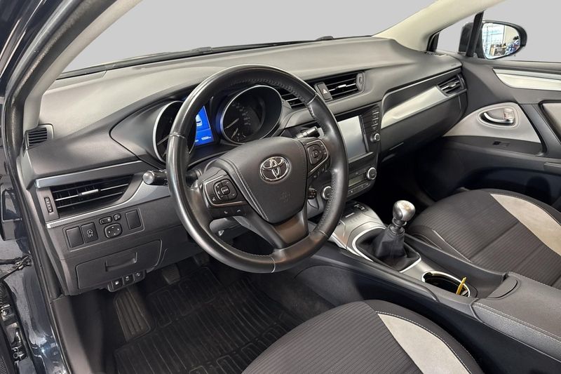 Toyota Avensis bild 7