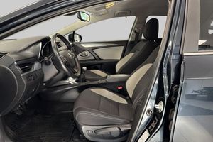 Toyota Avensis bild 8