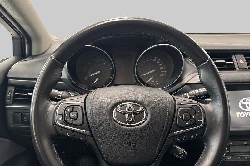 Toyota Avensis bild 11
