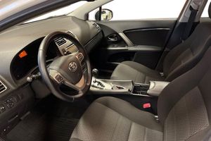Toyota Avensis bild 14