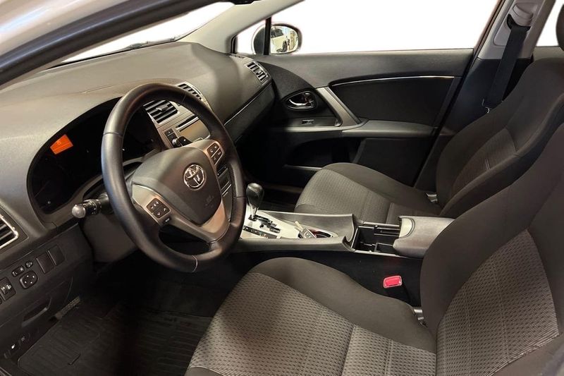 Toyota Avensis bild 14