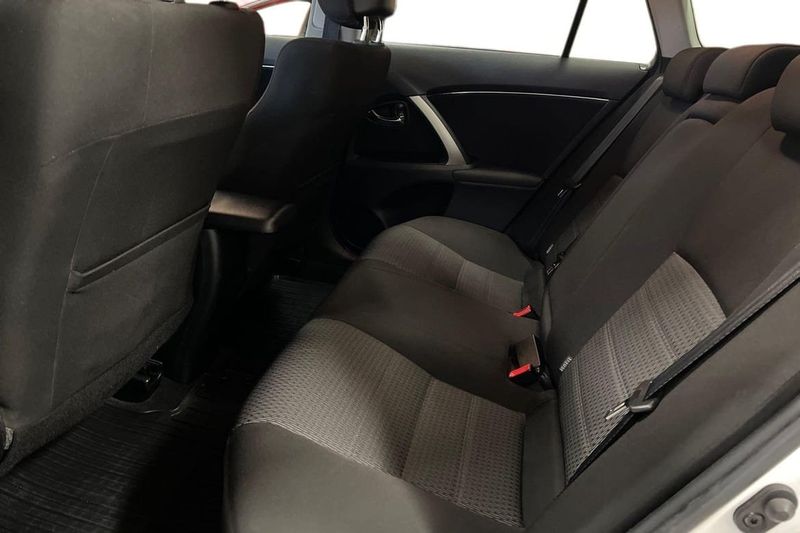Toyota Avensis bild 13