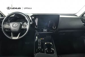 Lexus NX bild 8