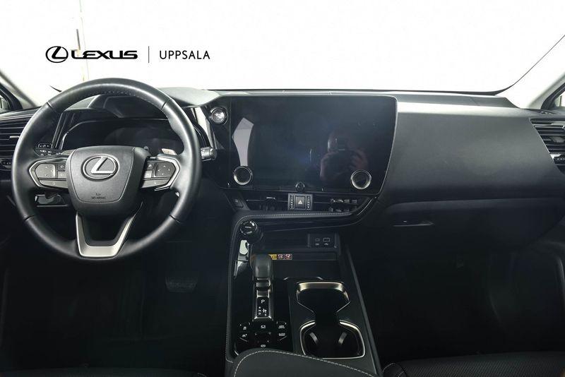 Lexus NX bild 8