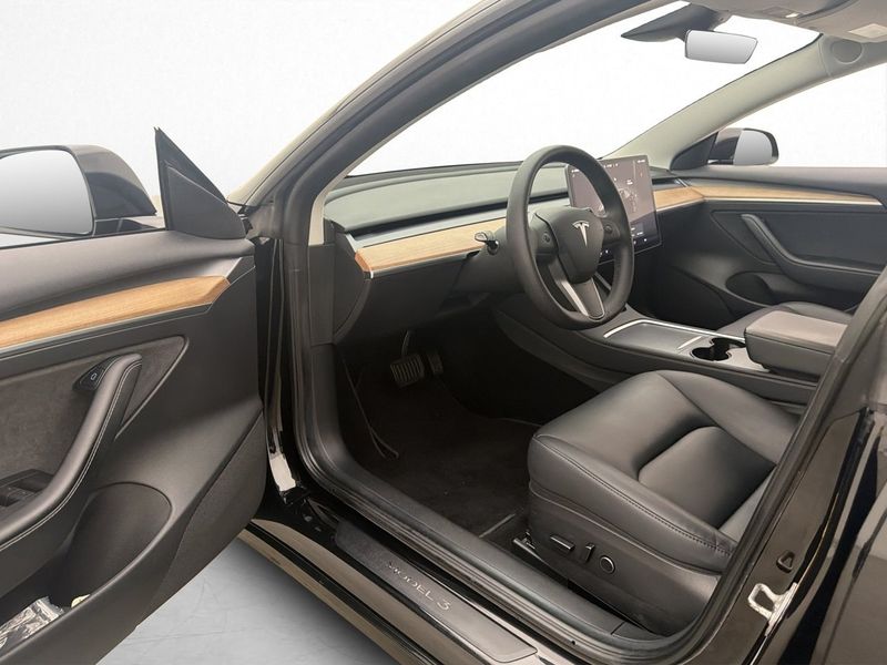 Tesla Model 3 bild 10