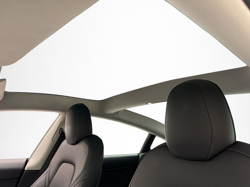 Tesla Model 3 bild 12