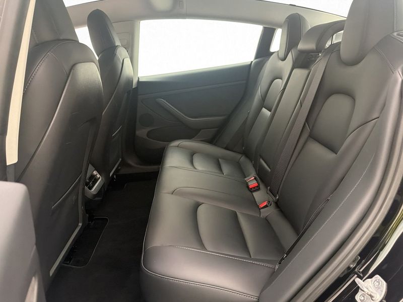 Tesla Model 3 bild 25