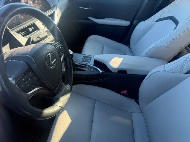 Lexus UX bild 3