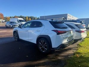 Lexus UX bild 2