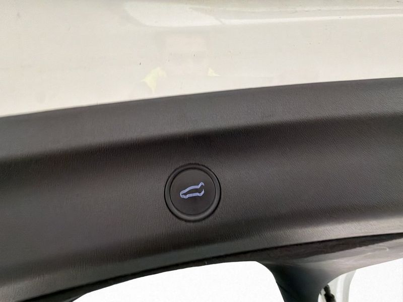 Tesla Model Y bild 30