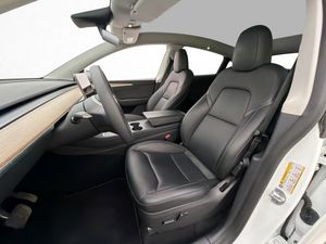 Tesla Model Y bild 12