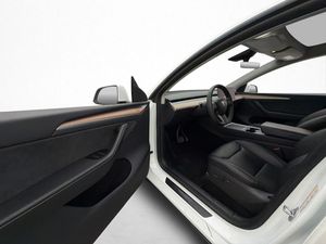 Tesla Model Y bild 11