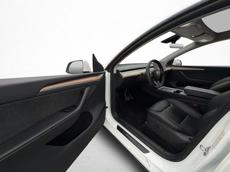 Tesla Model Y bild 11