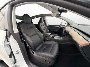 Tesla Model Y bild 26