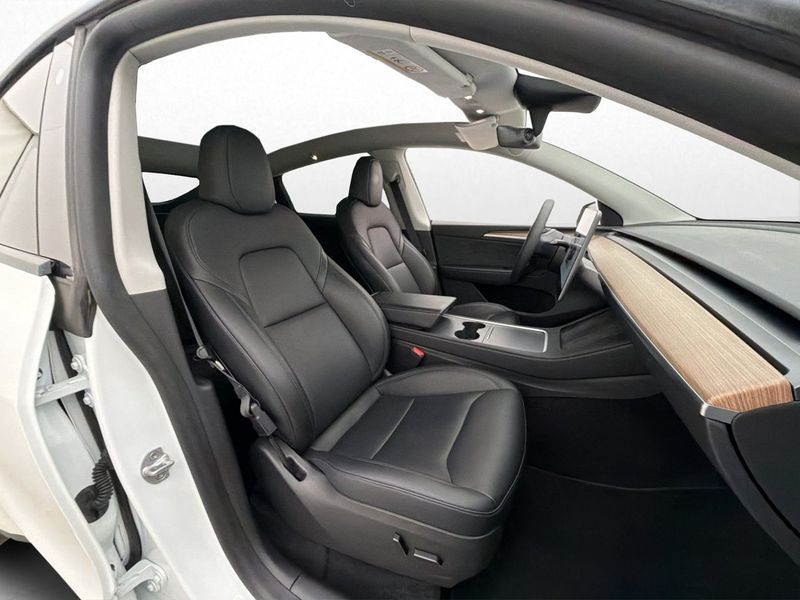 Tesla Model Y bild 26
