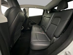 Tesla Model Y bild 28