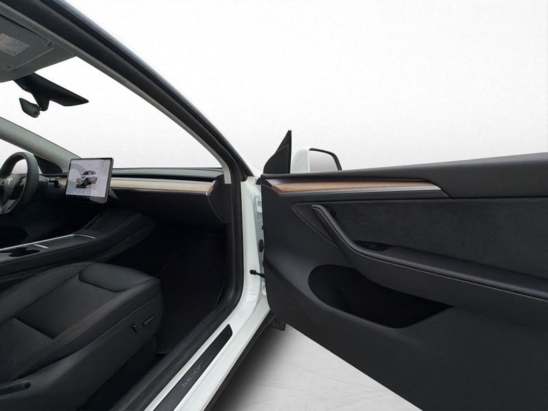Tesla Model Y bild 27