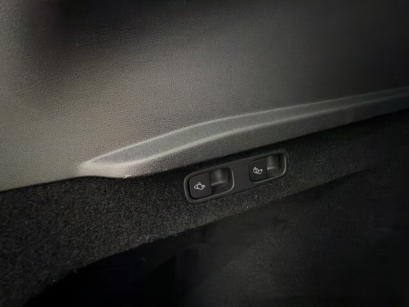 Tesla Model Y bild 31