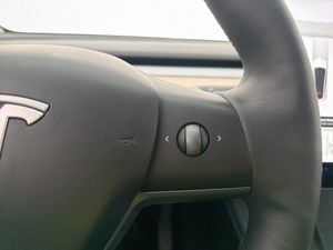 Tesla Model Y bild 16