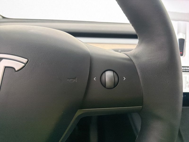 Tesla Model Y bild 16