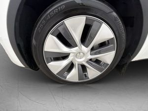 Tesla Model Y bild 33