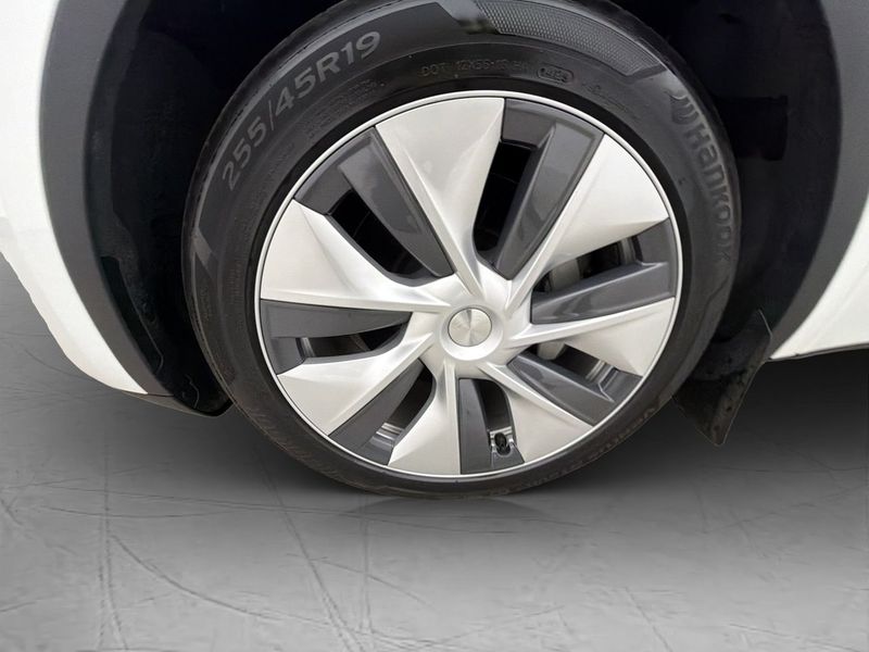 Tesla Model Y bild 33