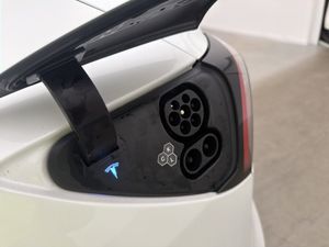 Tesla Model Y bild 32