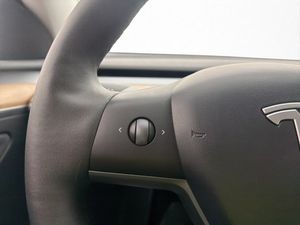 Tesla Model Y bild 15