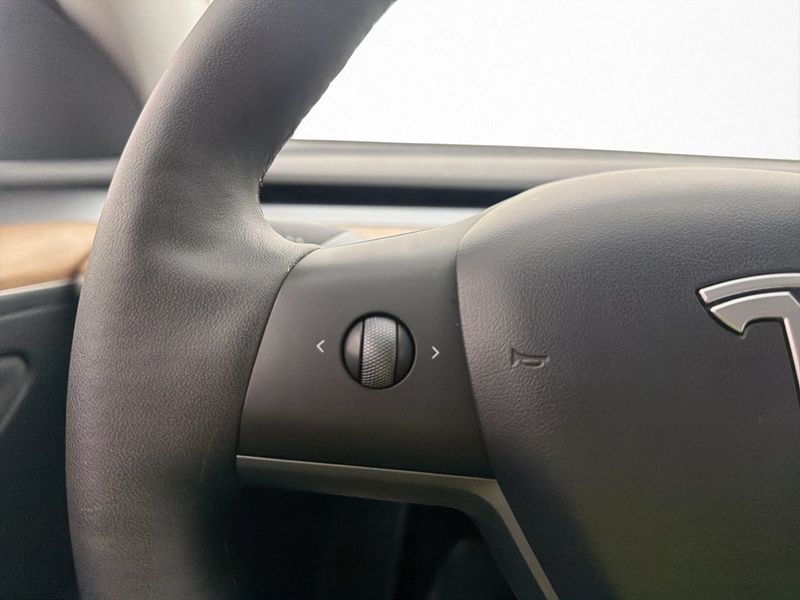 Tesla Model Y bild 15