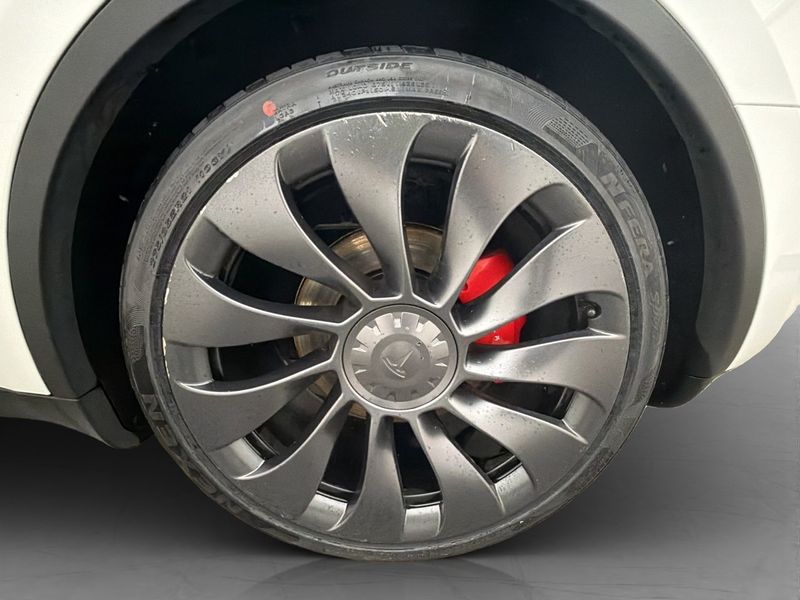 Tesla Model Y bild 36