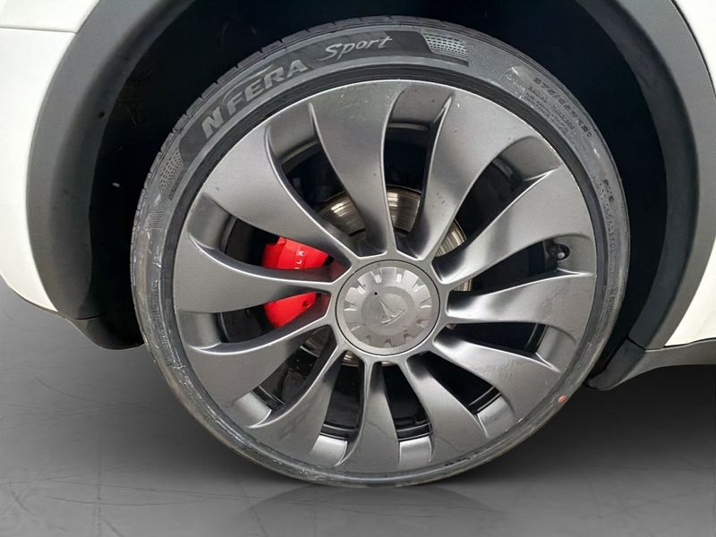 Tesla Model Y bild 35