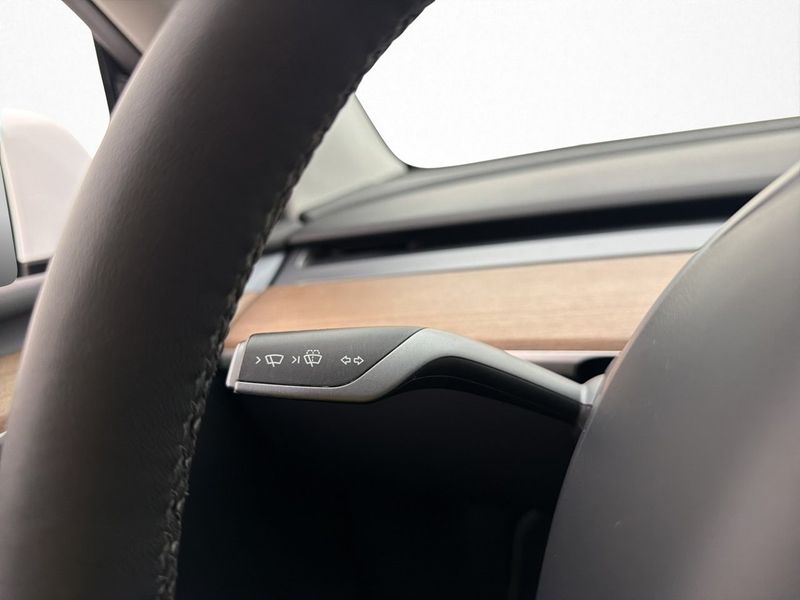 Tesla Model Y bild 16