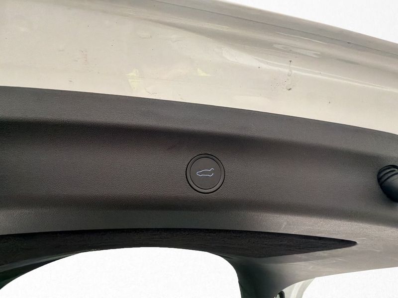 Tesla Model Y bild 33