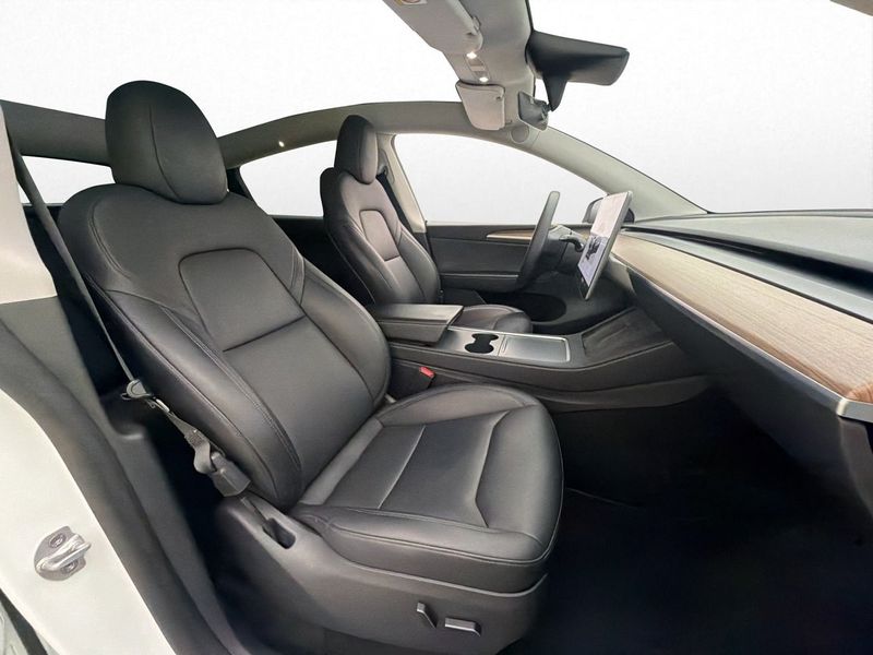 Tesla Model Y bild 28