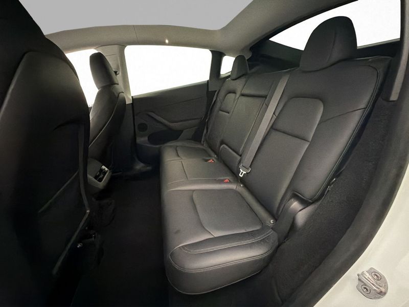 Tesla Model Y bild 30