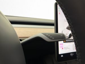 Tesla Model Y bild 19