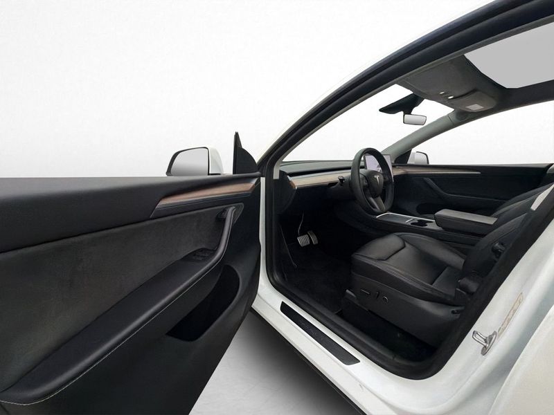 Tesla Model Y bild 13