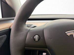 Tesla Model Y bild 17