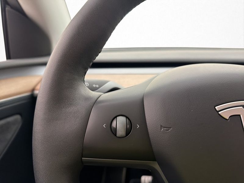 Tesla Model Y bild 17