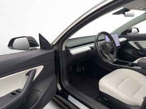 Tesla Model 3 bild 11