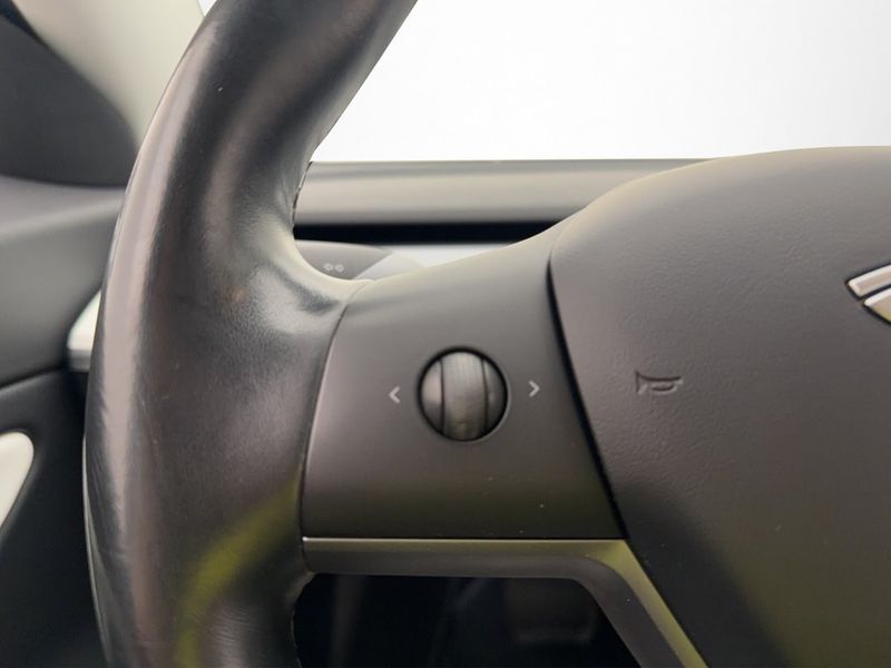 Tesla Model 3 bild 19