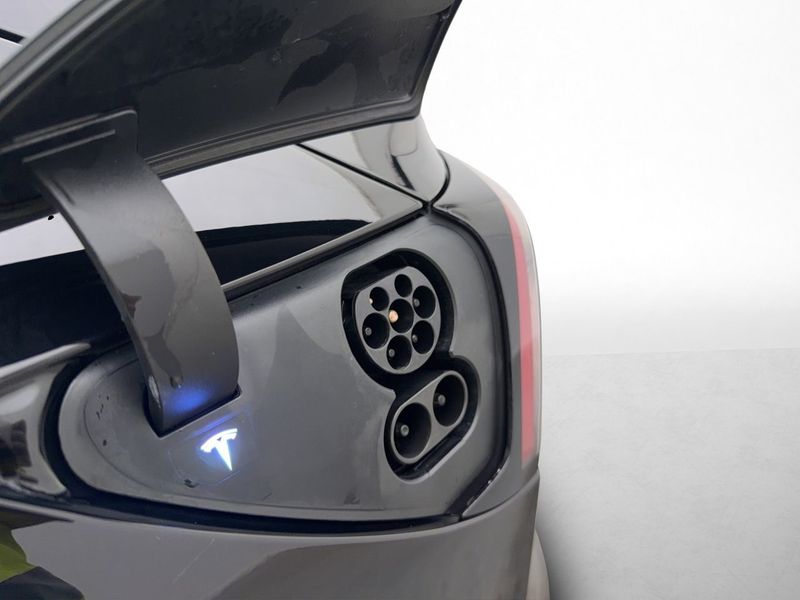 Tesla Model 3 bild 28