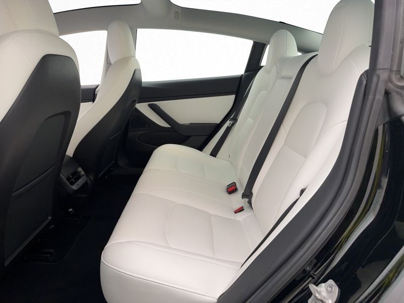 Tesla Model 3 bild 17