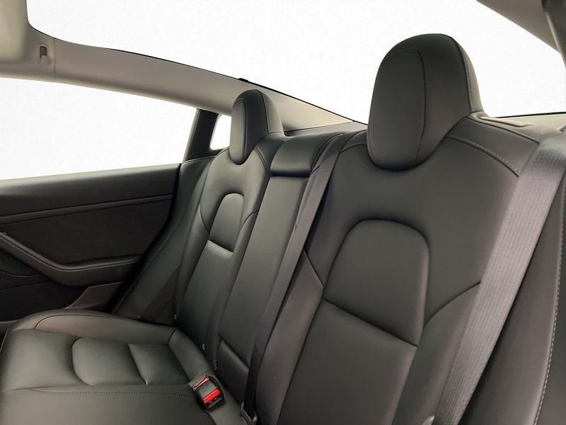 Tesla Model 3 bild 28
